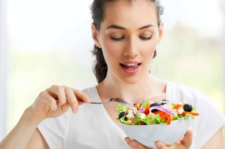 woman eating a healthy and delicious salad