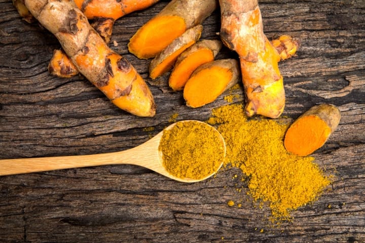 turmeric roots and powder have anti-inflammatory powers